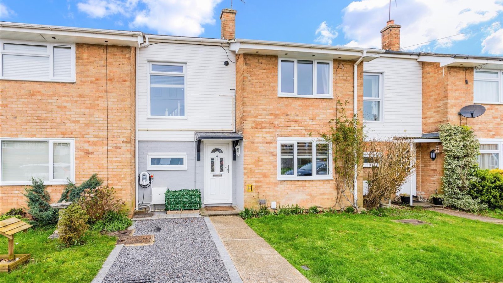 3 bedroom property for sale in Feltham Road, Salfords, Redhill Offers