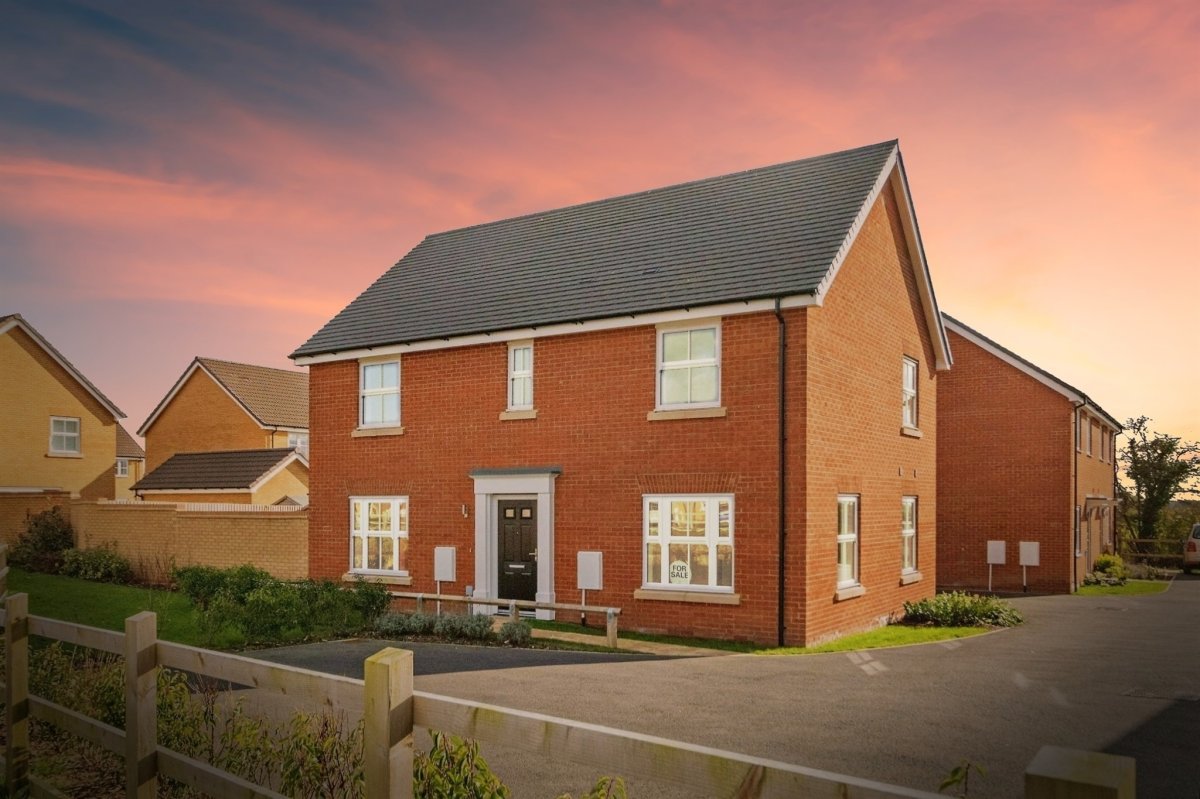 4 bedroom property for sale in Grafton Drive, Highfields Caldecote