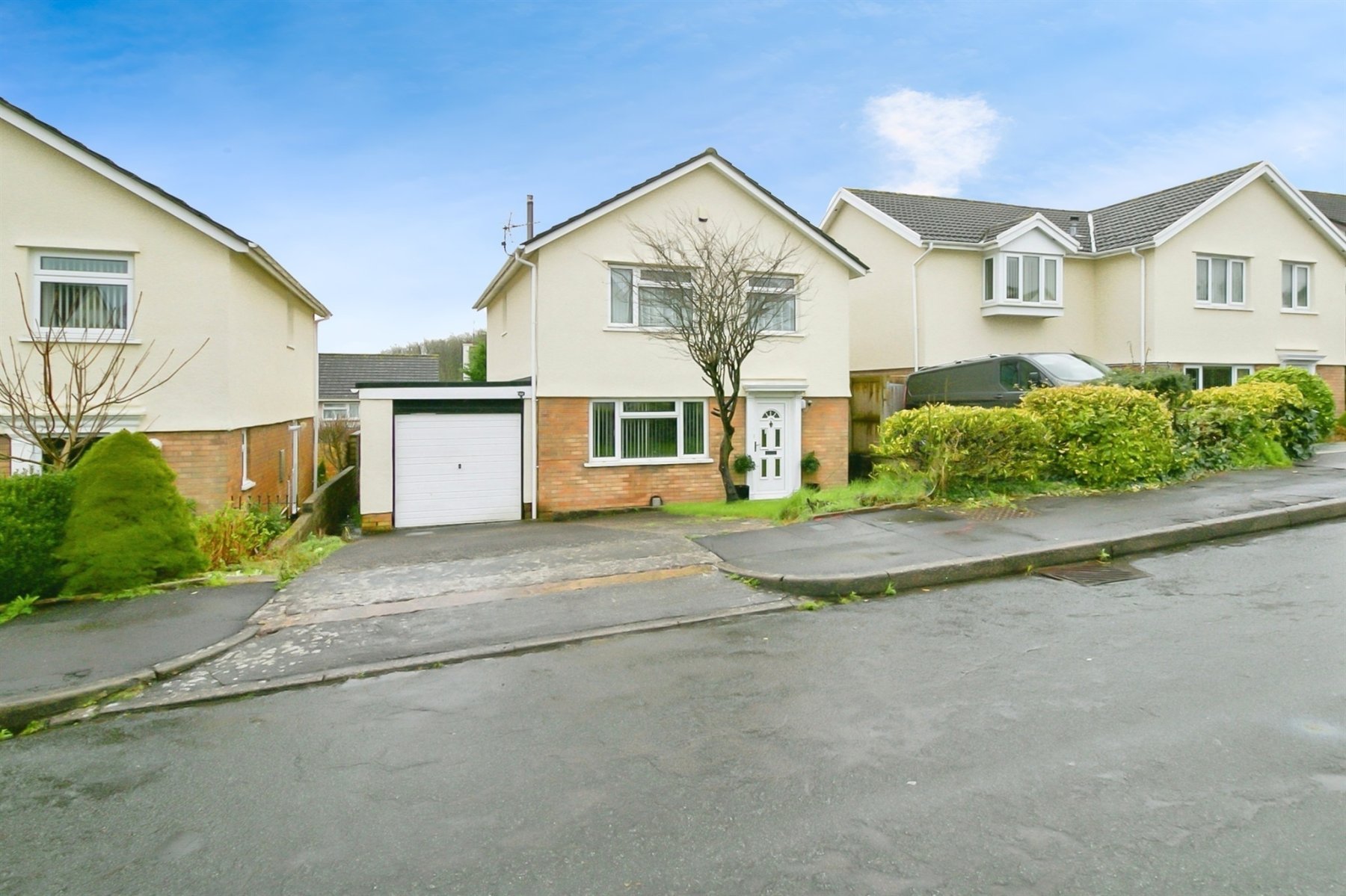 4 bedroom property for sale in Nant Talwg Way, Barry £450,000