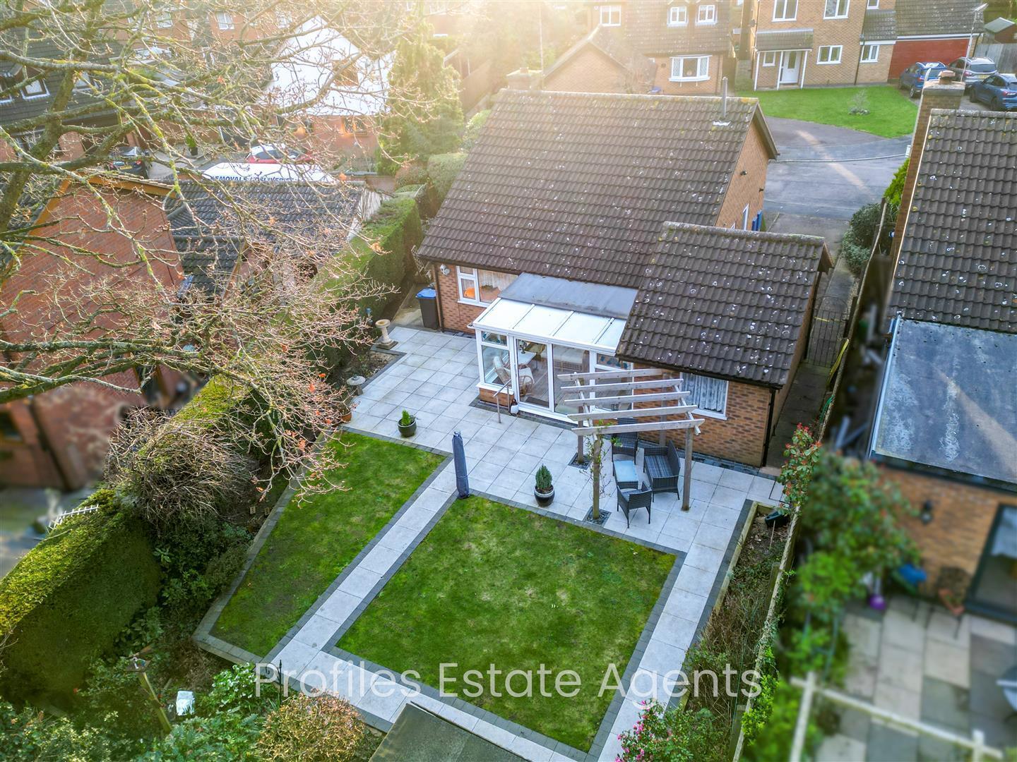 Lawton Close, Hinckley Image 17