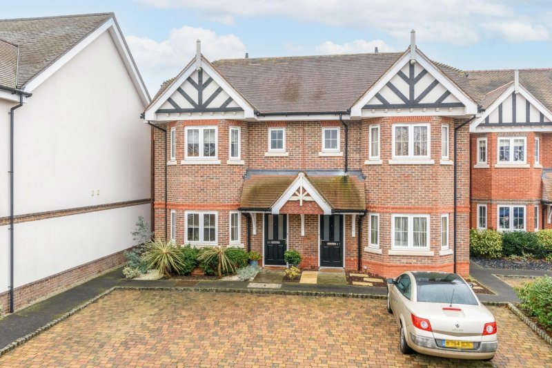 3 bedroom property for sale in Trenchard Close, Hersham Village, KT12