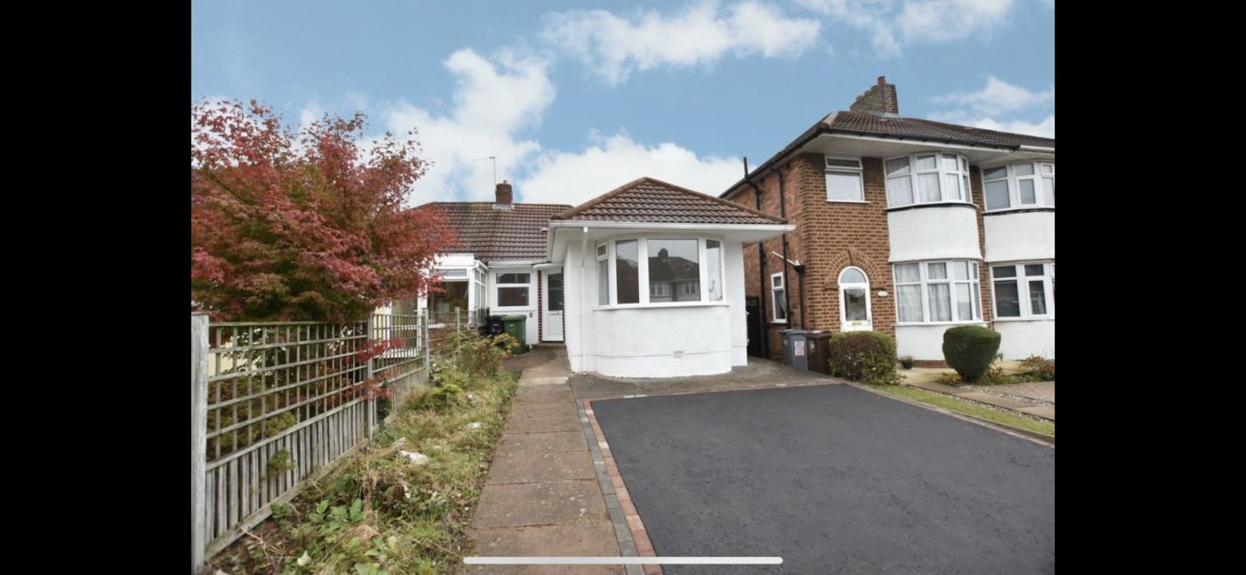 3 bedroom property to let in Marcot Road, Solihull, West Midlands £