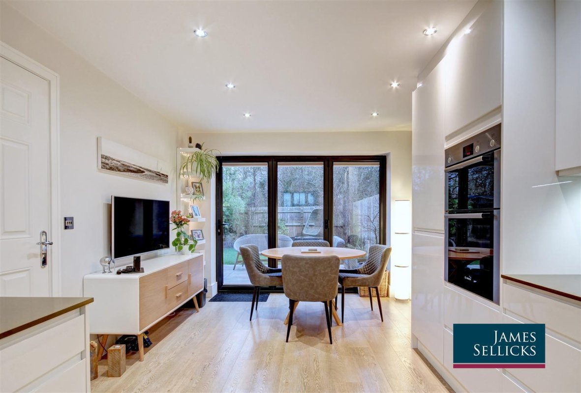 3 bedroom property for sale in The Hawthorns, Lubenham, Market