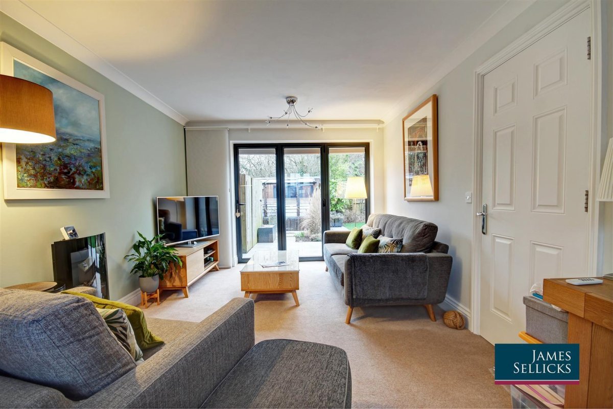 3 bedroom property for sale in The Hawthorns, Lubenham, Market