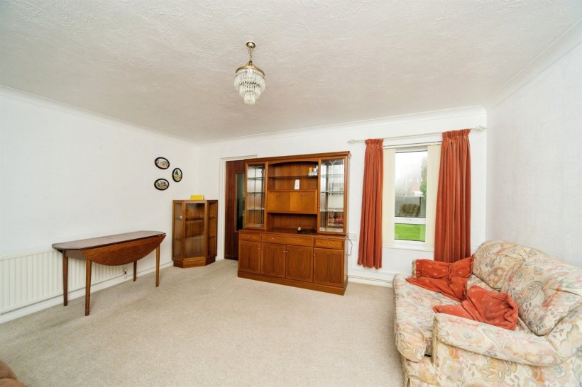 Mill Road, Eastbourne 2 bedroom ground floor flat Fox & Sons