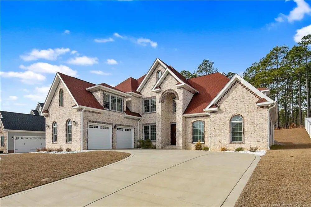 609 W Summerchase Dr, Fayetteville, NC 28311