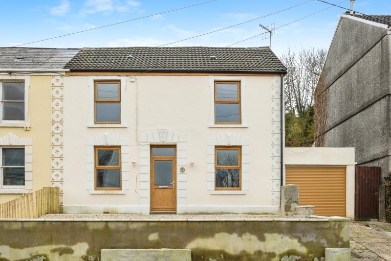 3 bedroom property for sale in Fforest Road, Fforest, Pontarddulais