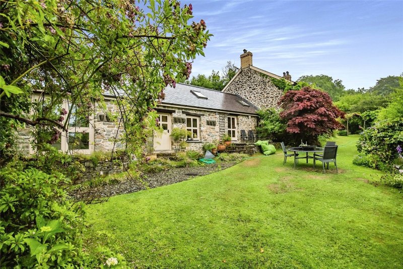 4 bedroom property for sale in Llansadwrn, Llanwrda, Llandeilo