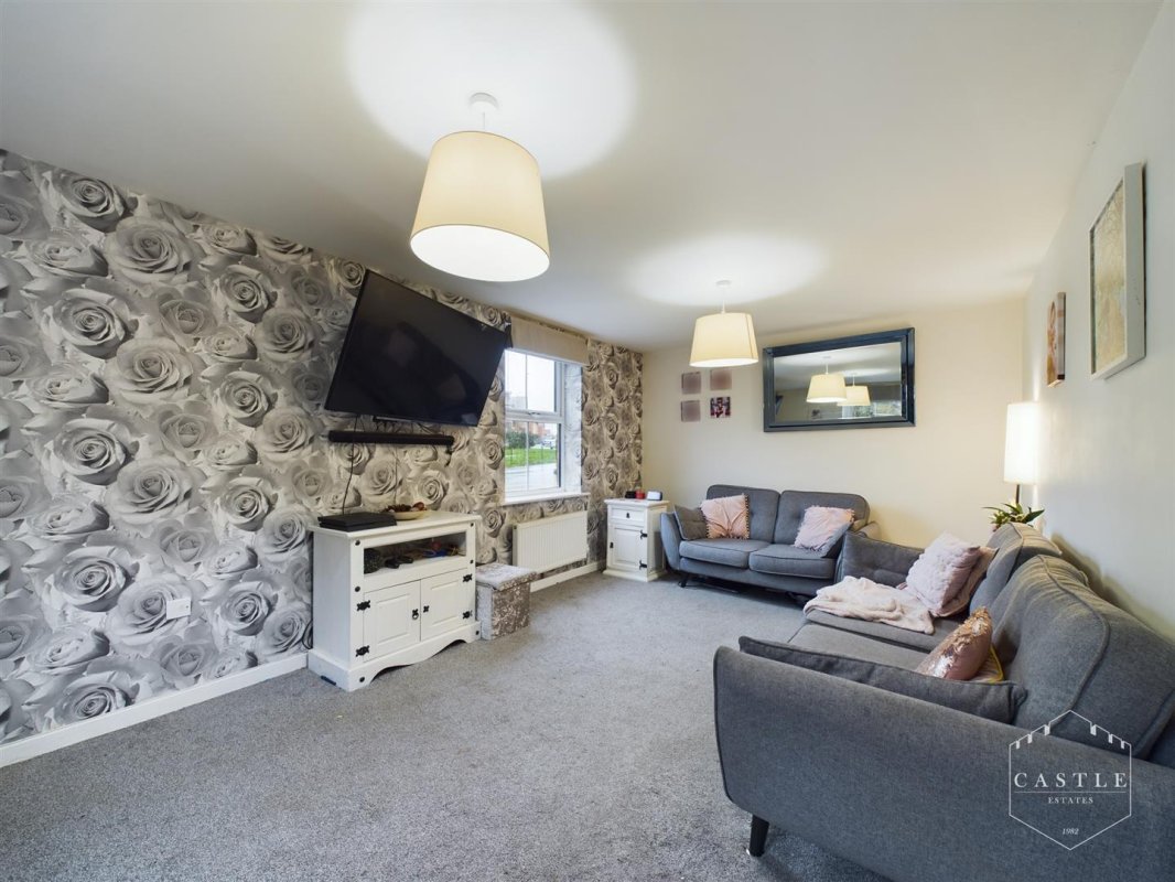 3 bedroom property for sale in Kensington Avenue, Burbage Guide price