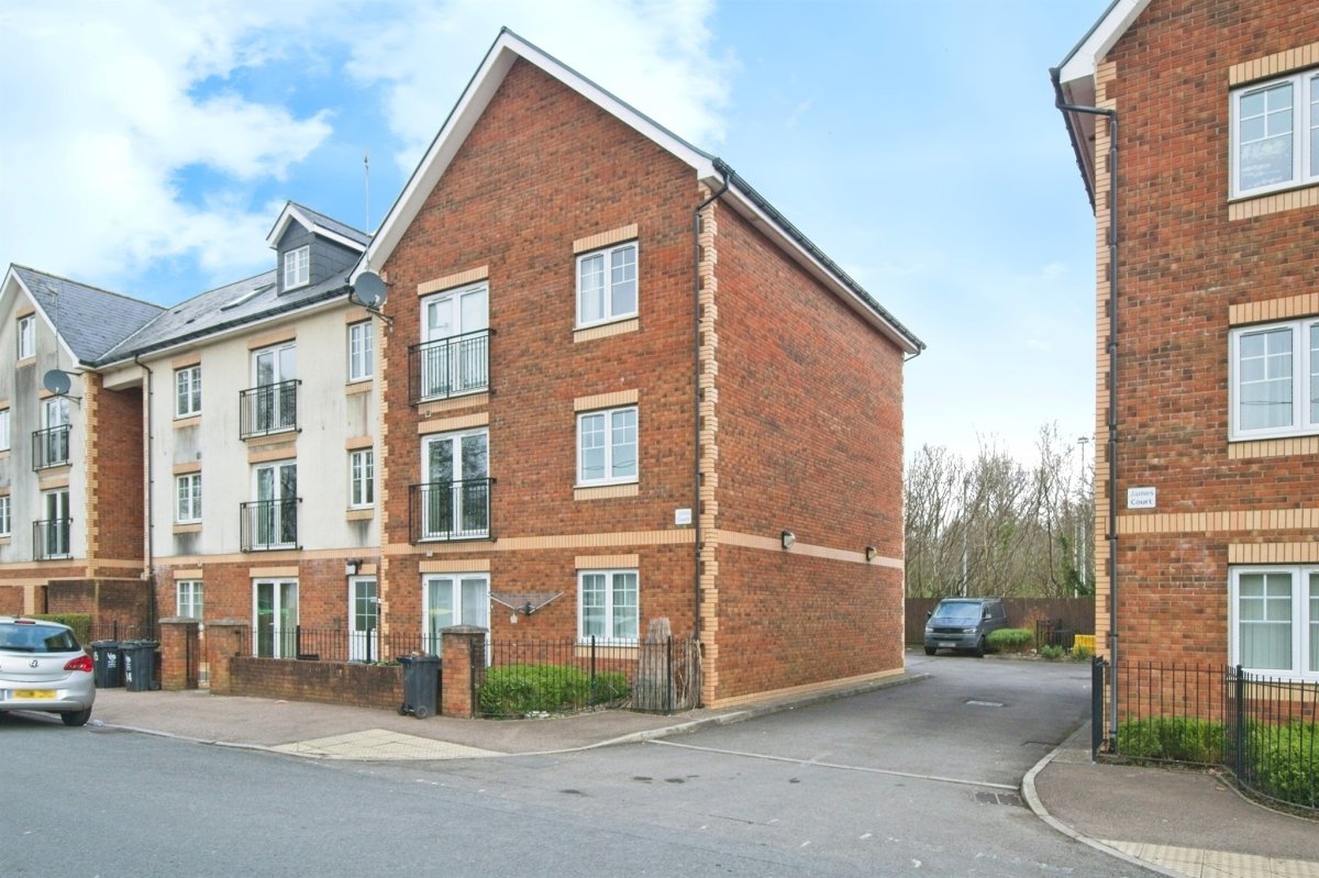 2 bedroom property for sale in Tregwilym Road, Rogerstone, Newport