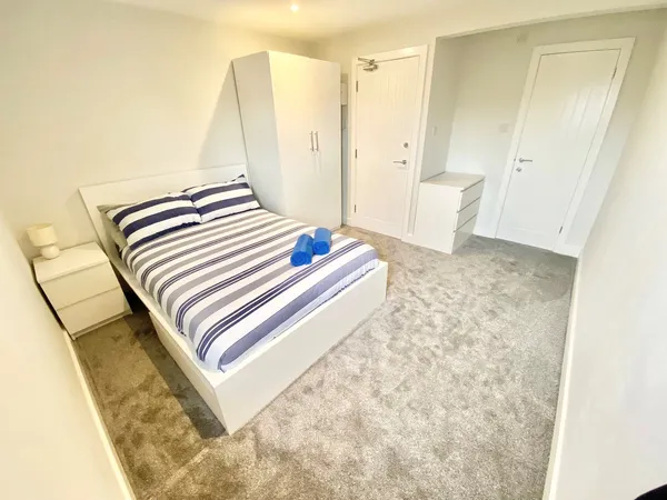 Room 8, Shadwell Road