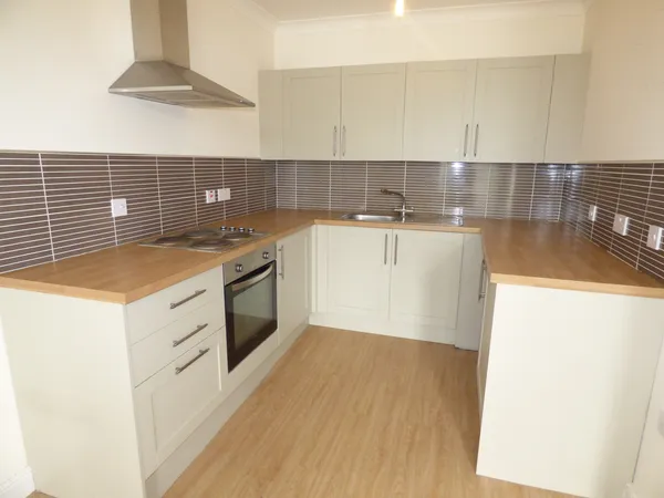 Parkfield Road, L17