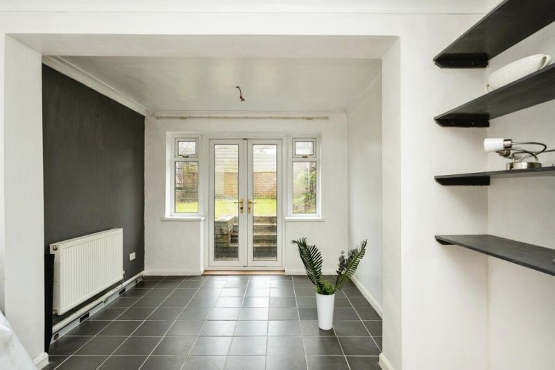 4 bedroom property to let in Fairfield Road, BRIDGEND £1,200 pcm