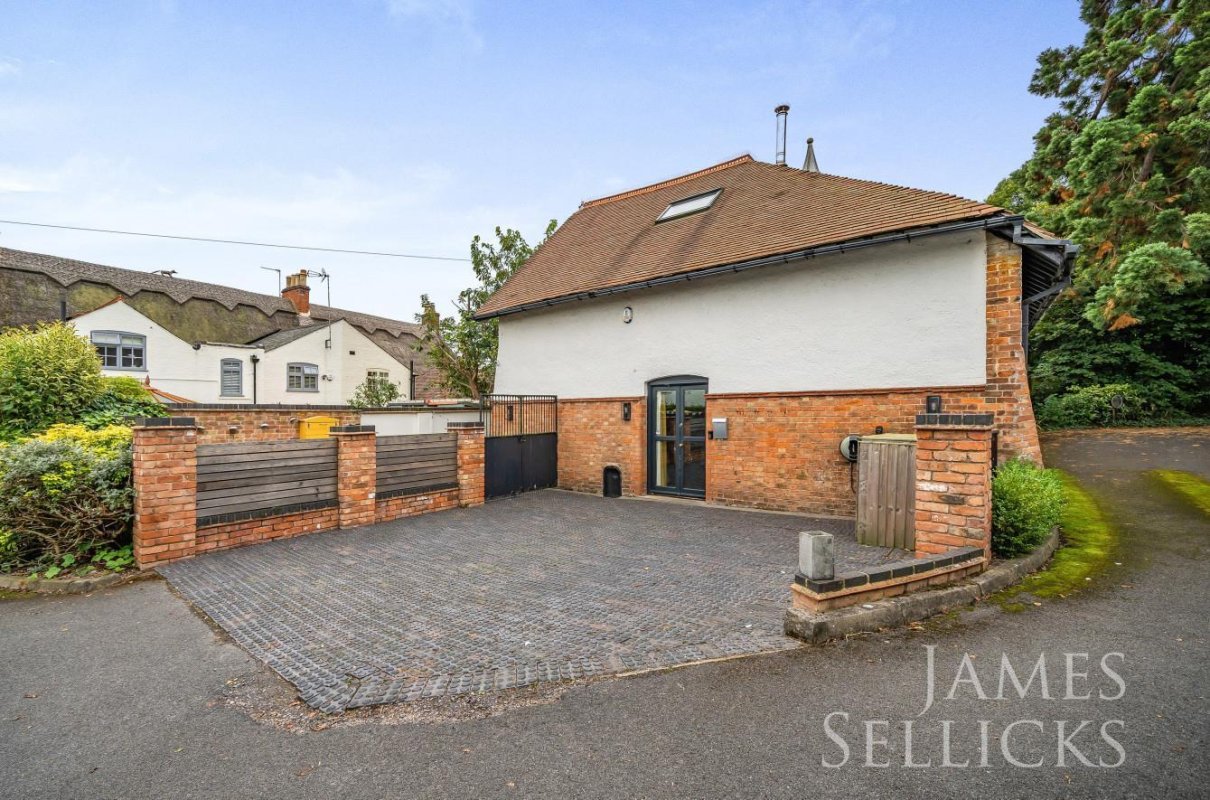 5 bedroom property for sale in The Coach House, Main Street, Kibworth