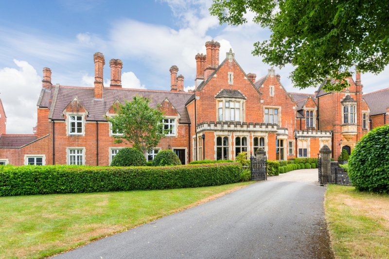 2 bedroom property for sale in Stane Street, Billingshurst, RH14