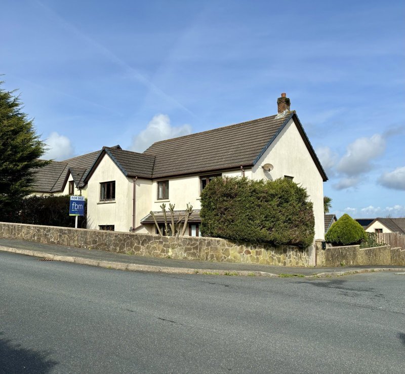 5 bedroom property for sale in Blenheim Drive, Neyland, Milford Haven