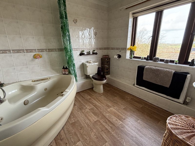 5 bedroom property for sale in Blenheim Drive, Neyland, Milford Haven