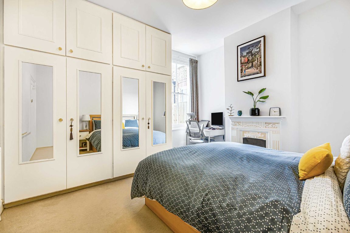 Jacksons 2 bedroom property for sale in Quinton Street, Earlsfield