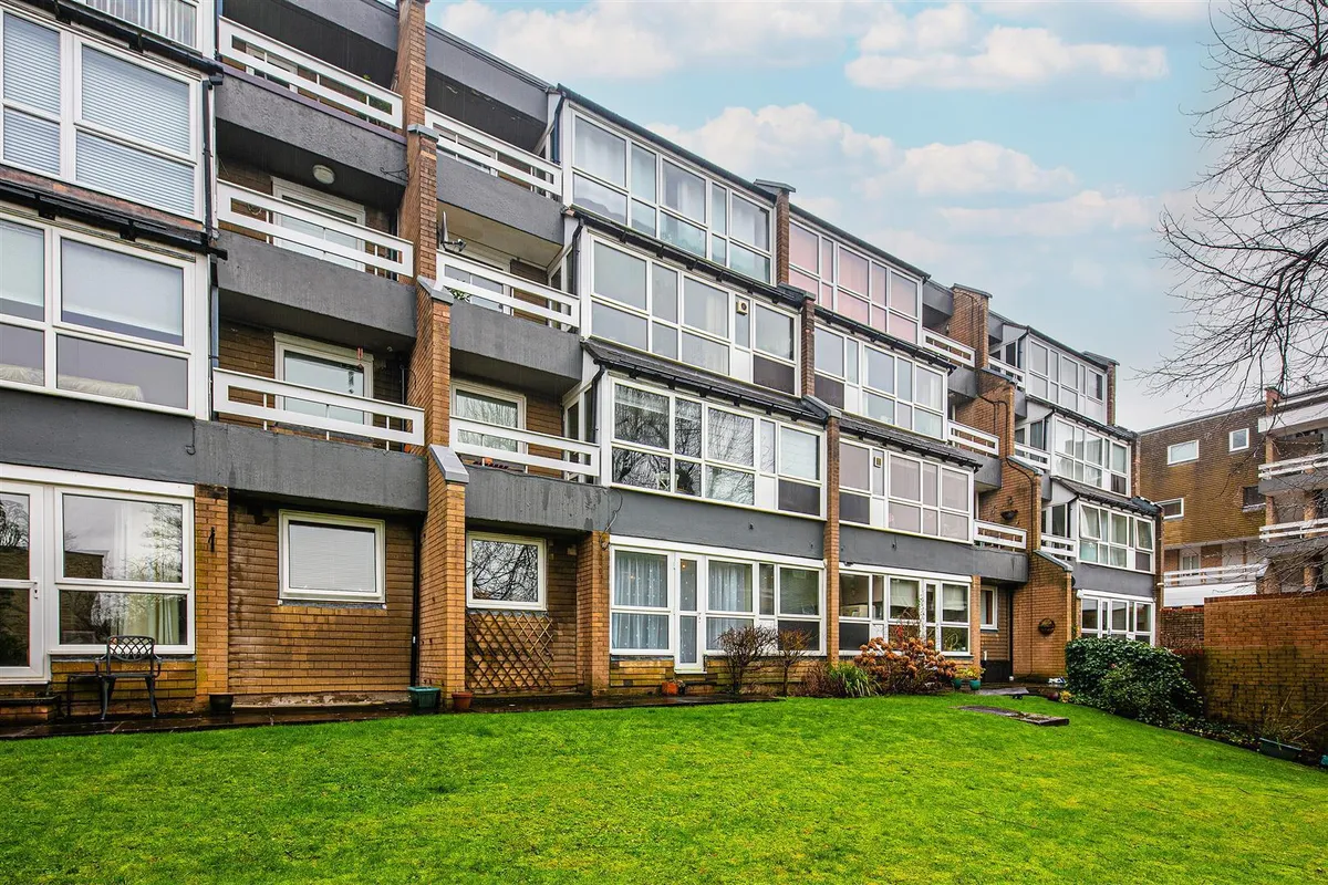 37 Storthwood Court, Storth Lane, Ranmoor, S10 3HP