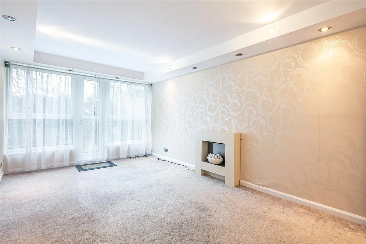 37 Storthwood Court, Storth Lane, Ranmoor, S10 3HP