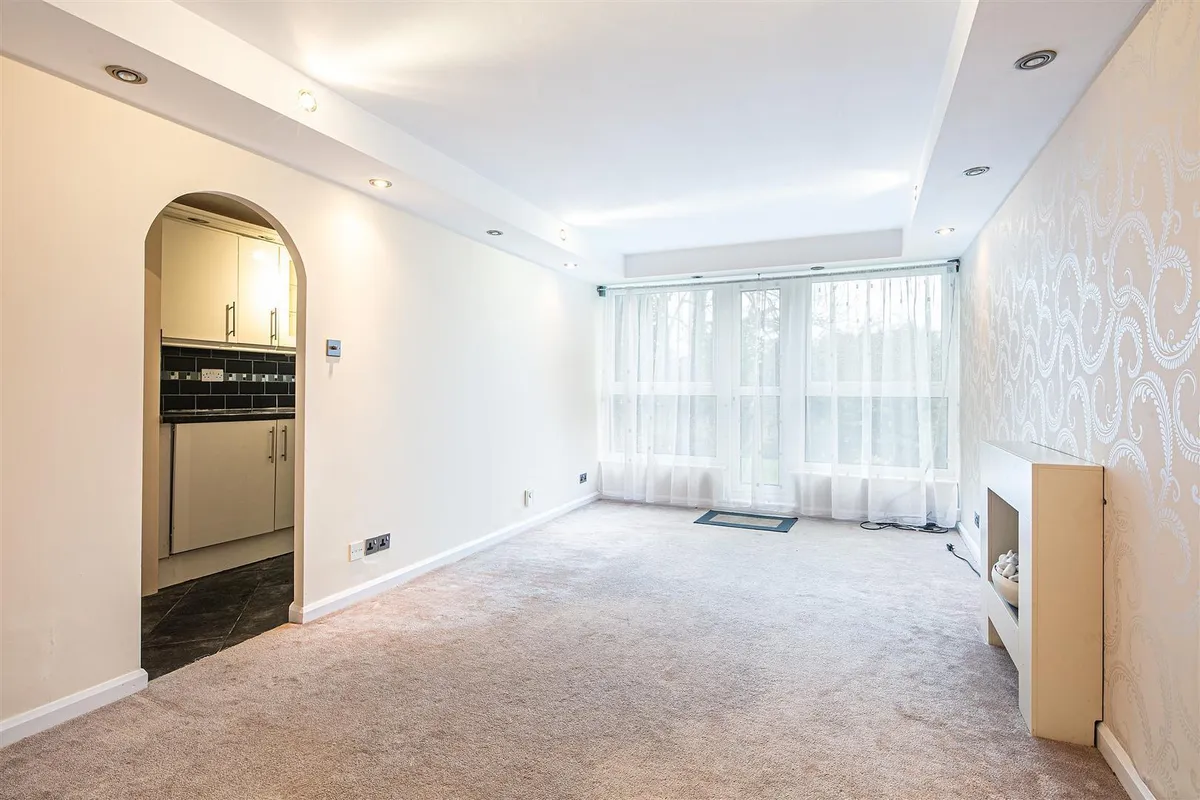 37 Storthwood Court, Storth Lane, Ranmoor, S10 3HP