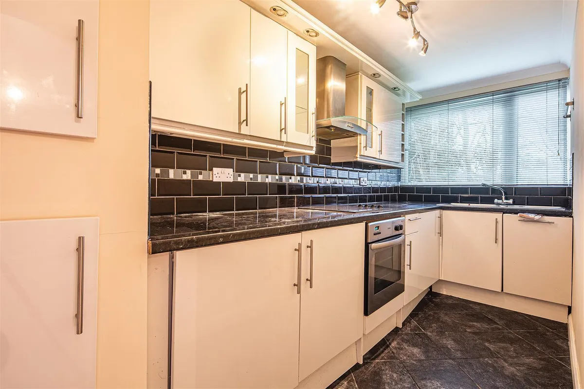 37 Storthwood Court, Storth Lane, Ranmoor, S10 3HP