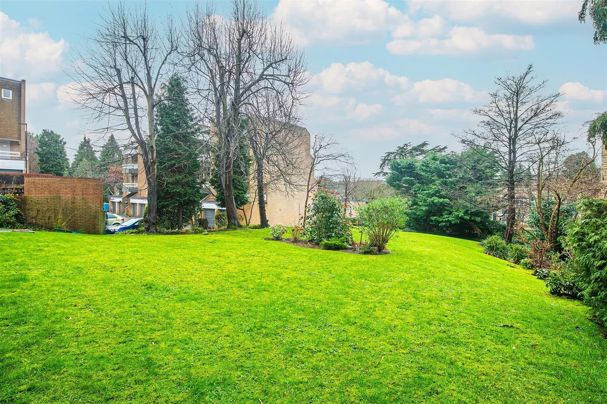 37 Storthwood Court, Storth Lane, Ranmoor, S10 3HP