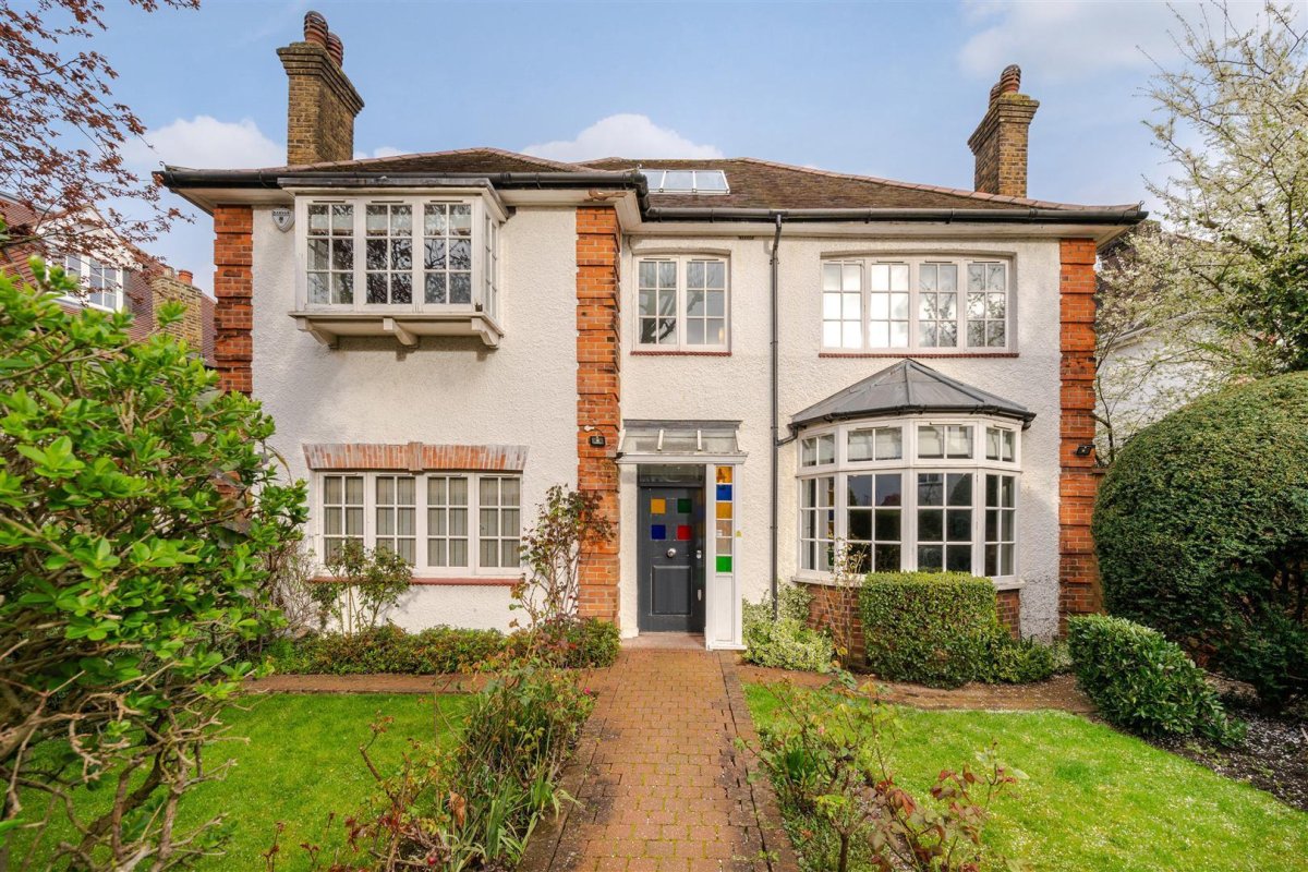6 bedroom property for sale in Aylestone Avenue, Brondesbury Park, NW6