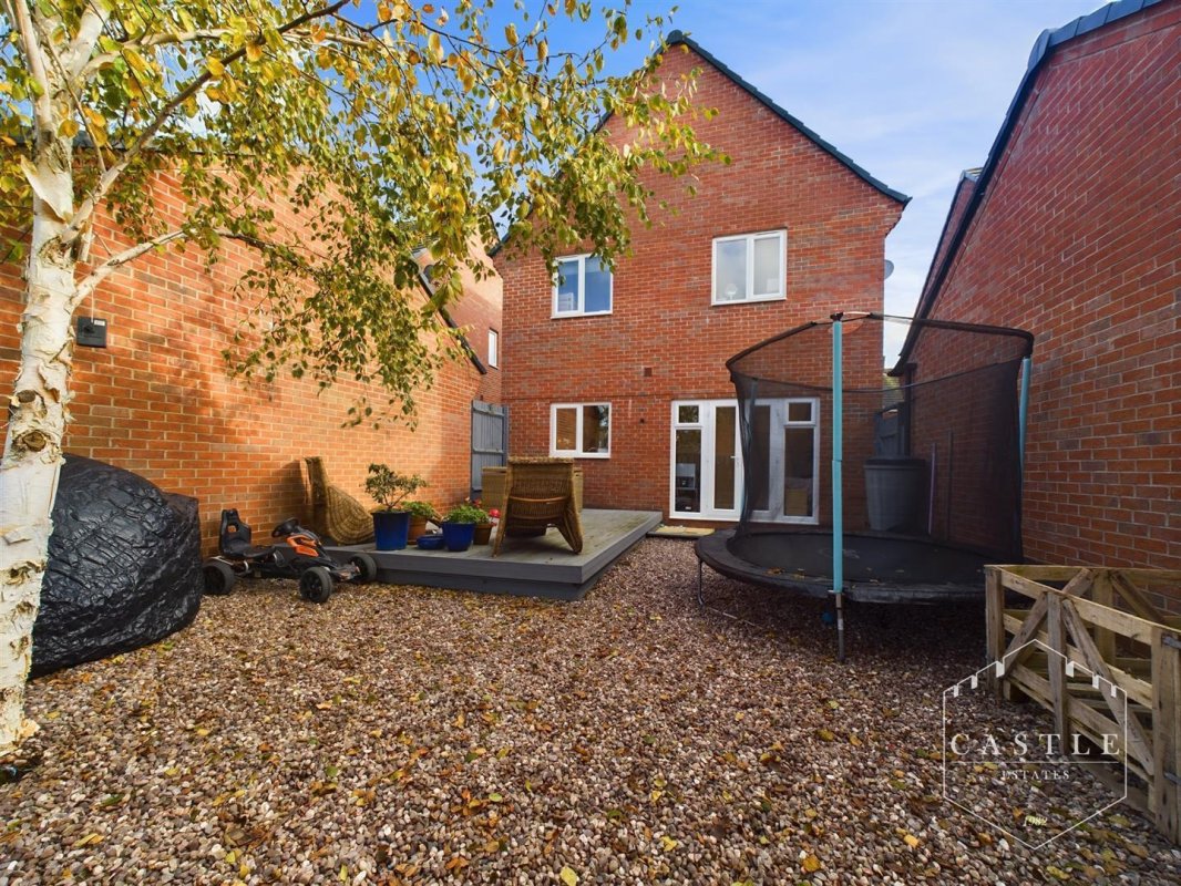 4 bedroom property for sale in Holywell Fields, Hinckley Offers in