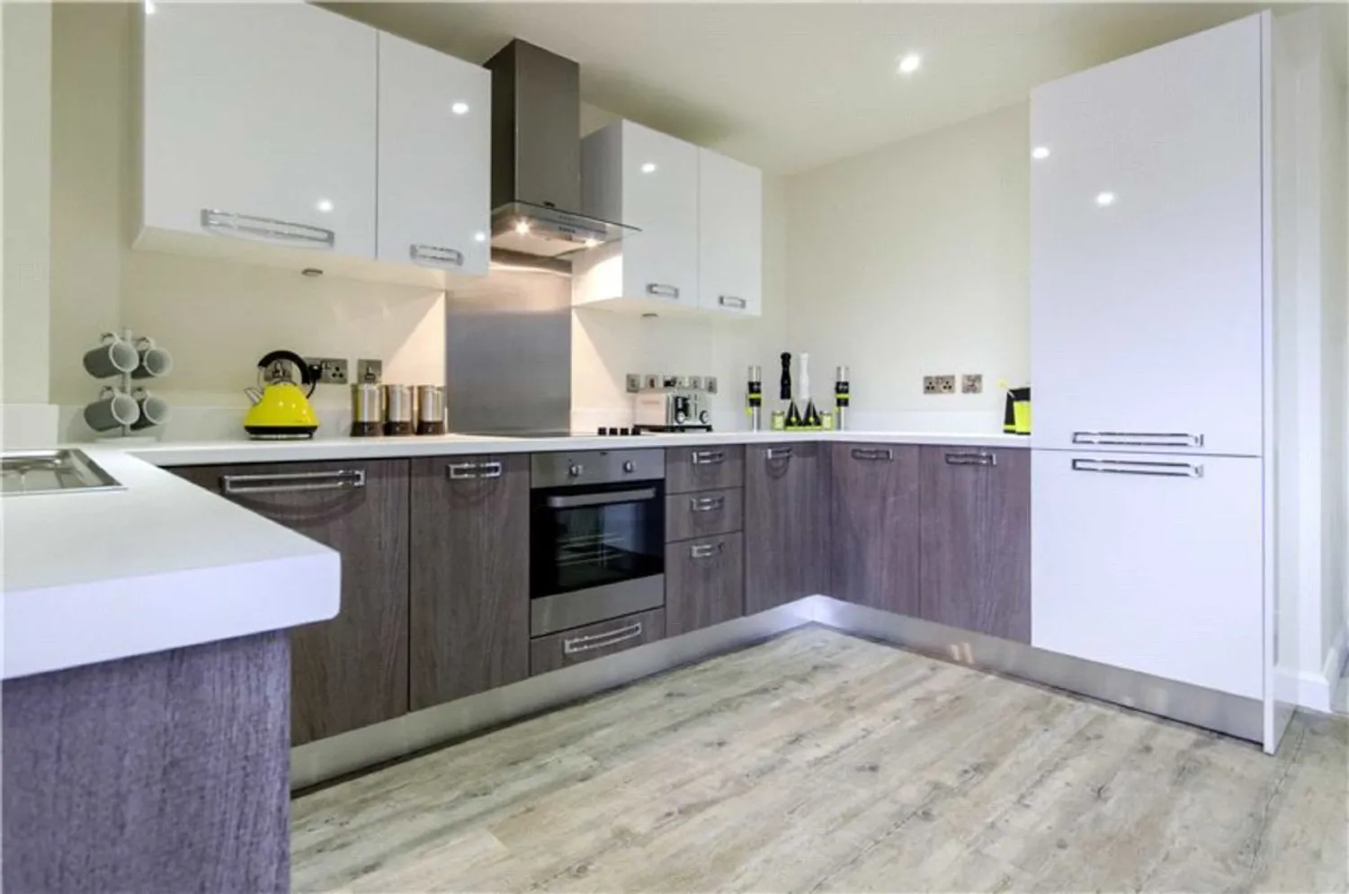 Lyon Road, Walton-On-Thames, KT12 photo 2