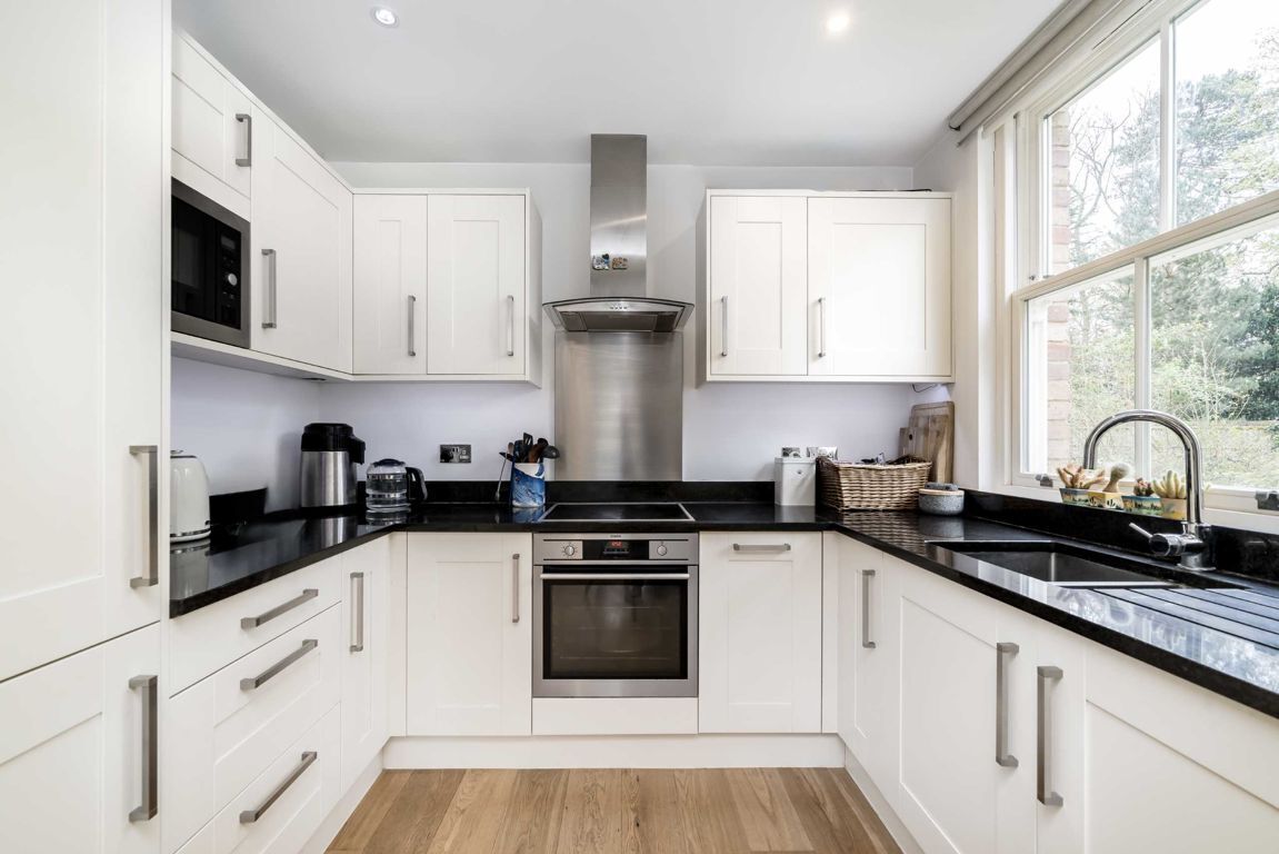 Snellers 1 bedroom property for sale in Langdon Park, Teddington £