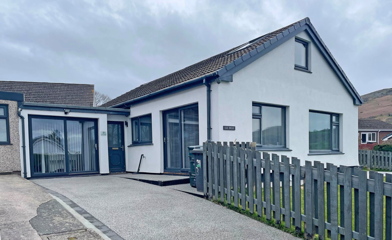 2 bedroom property for sale in Gorwel, Llanfairfechan, Conwy, LL33