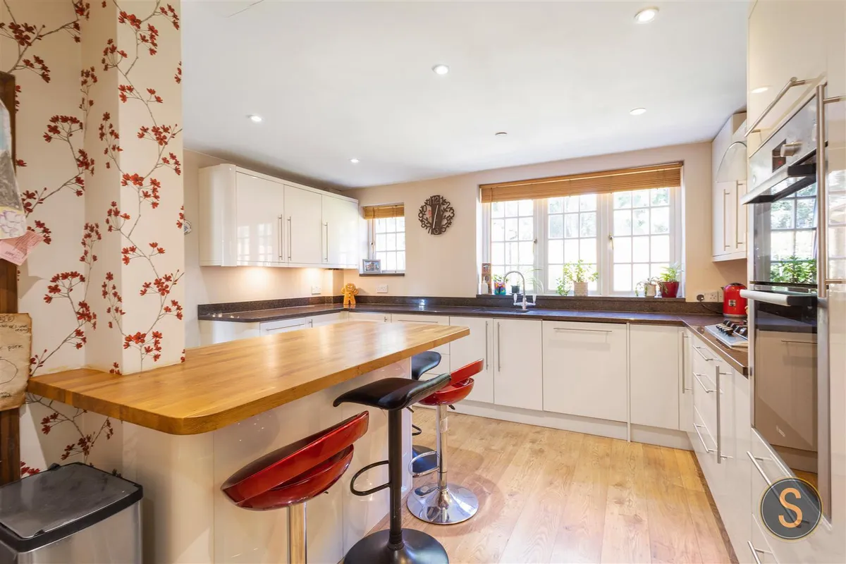 Chesham Road, Wigginton