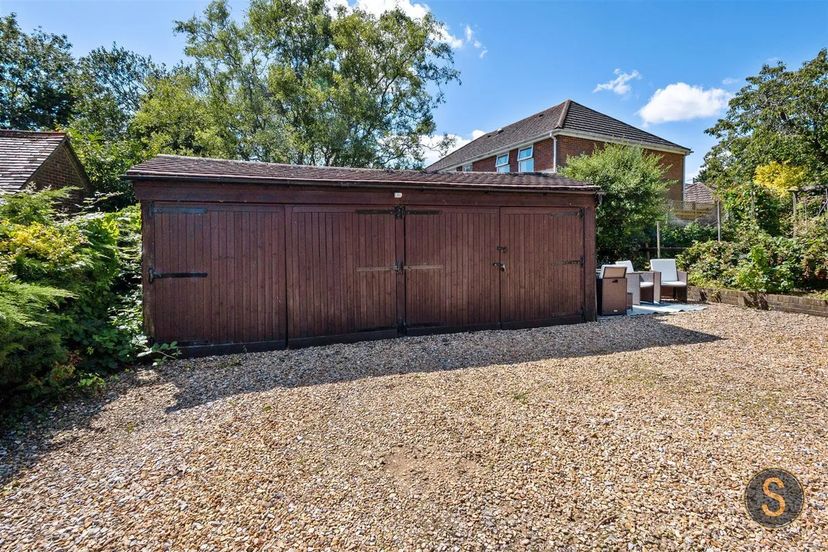 Chesham Road, Wigginton