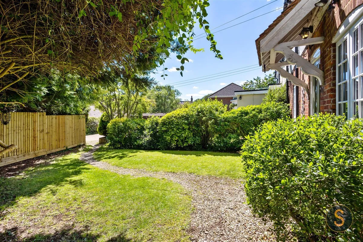 Chesham Road, Wigginton