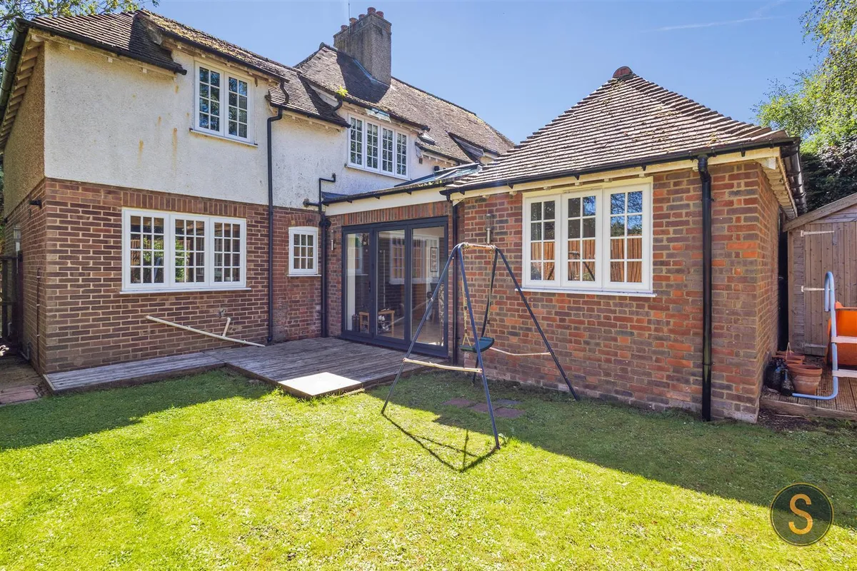 Chesham Road, Wigginton
