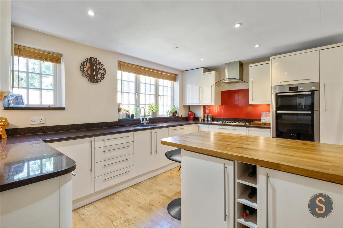 Chesham Road, Wigginton