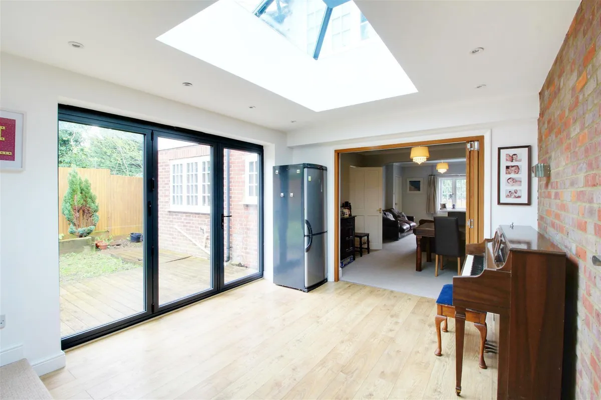 Chesham Road, Wigginton