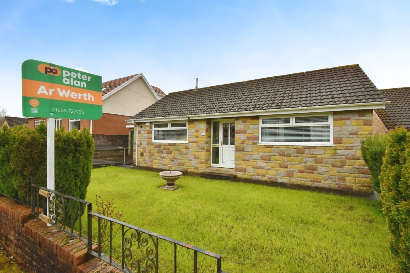 2 bedroom property for sale in Castle Fields, Rhymney, Tredegar