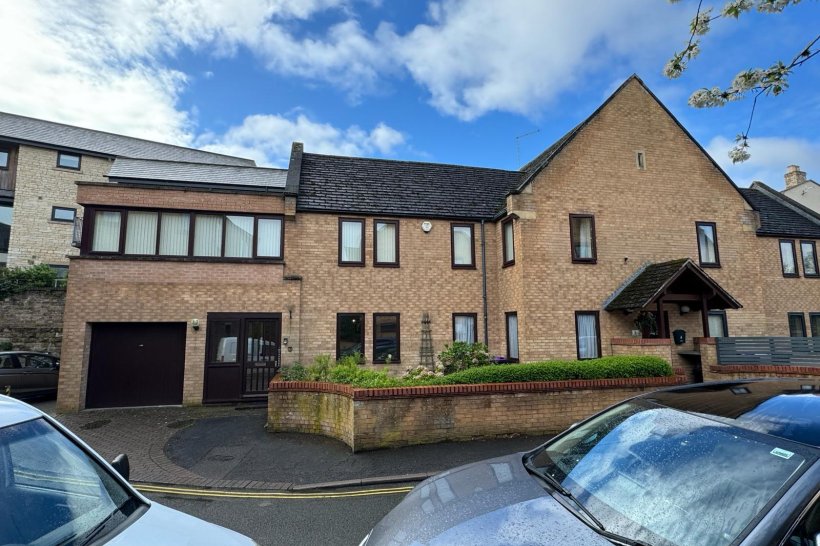 Welland Mews, Stamford 2 bedroom apartment Knight Partnership