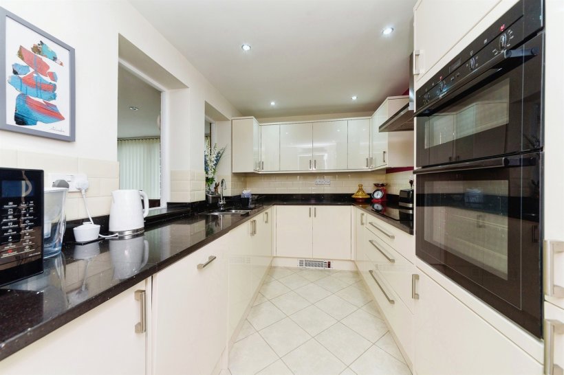 Welland Mews, Stamford 2 bedroom apartment Knight Partnership