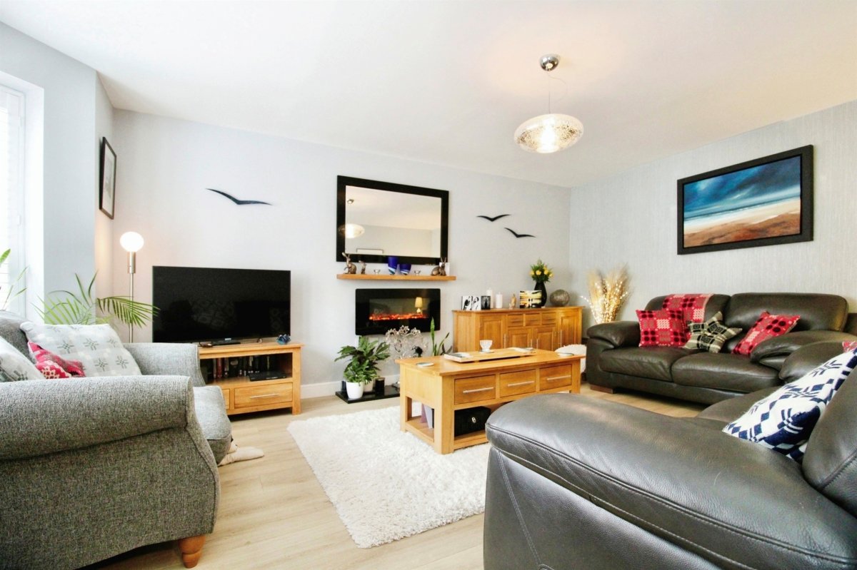 4 bedroom property for sale in Greenmeadow Way, Rhoose, Barry £400,000