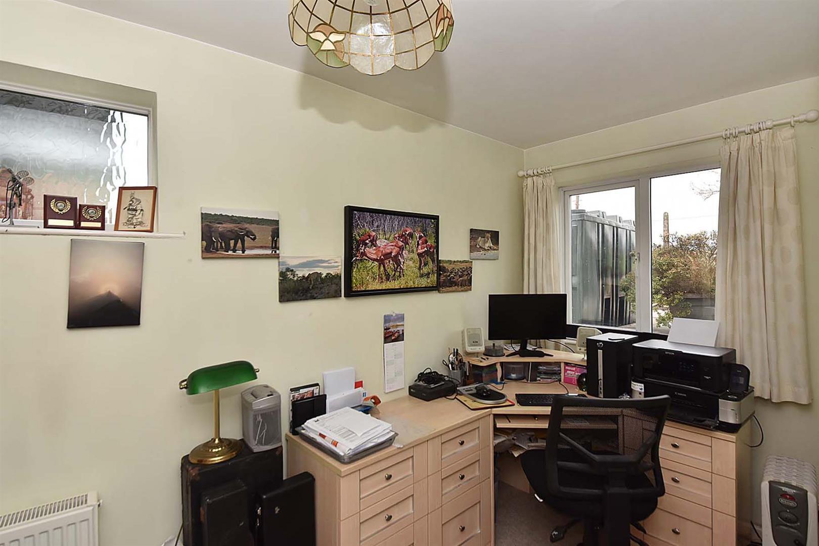 4 bedroom property for sale in Lane, Bosley, Macclesfield £