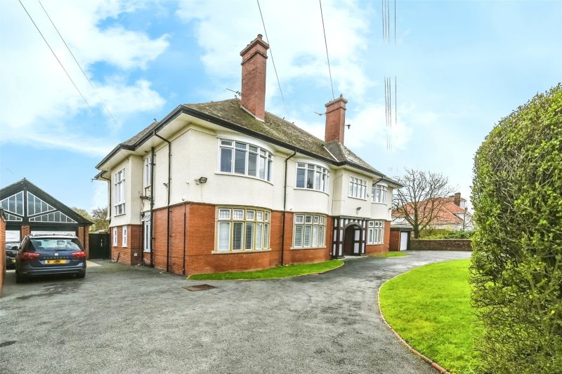 2 bedroom property for sale in Hall Road East, Blundellsands