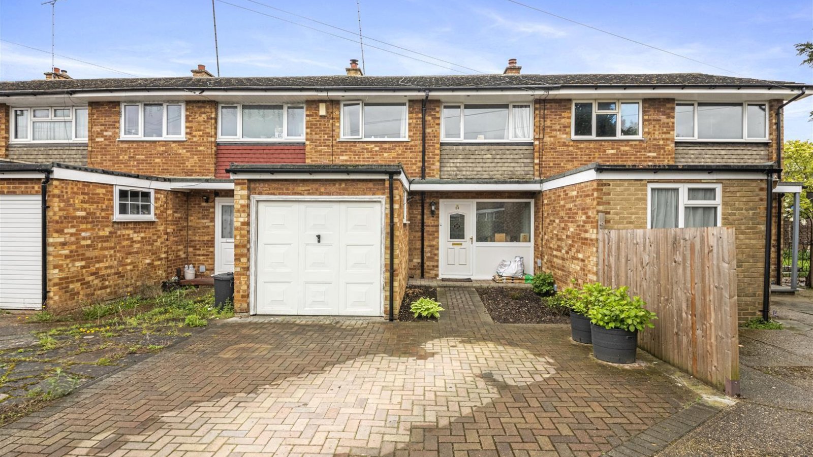3 bedroom property for sale in Andover Close, Uxbridge £525,000