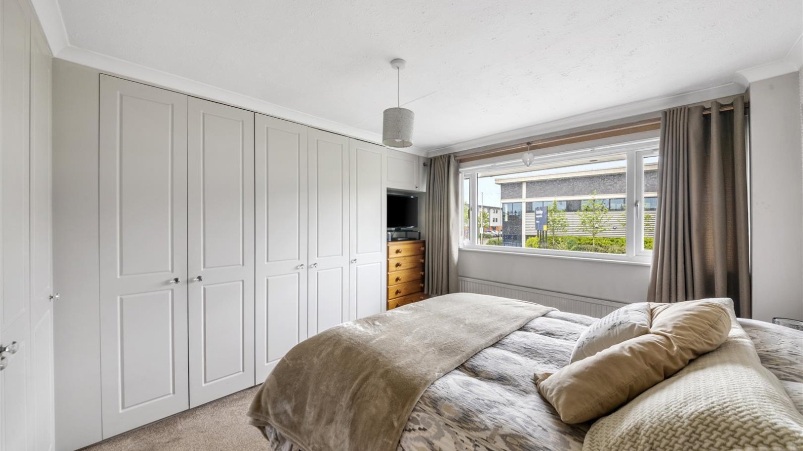 3 bedroom property for sale in Andover Close, Uxbridge £525,000