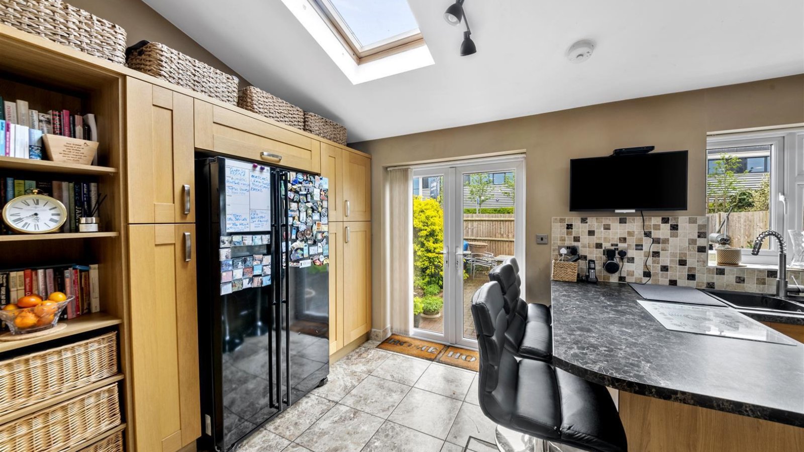 3 bedroom property for sale in Andover Close, Uxbridge £525,000