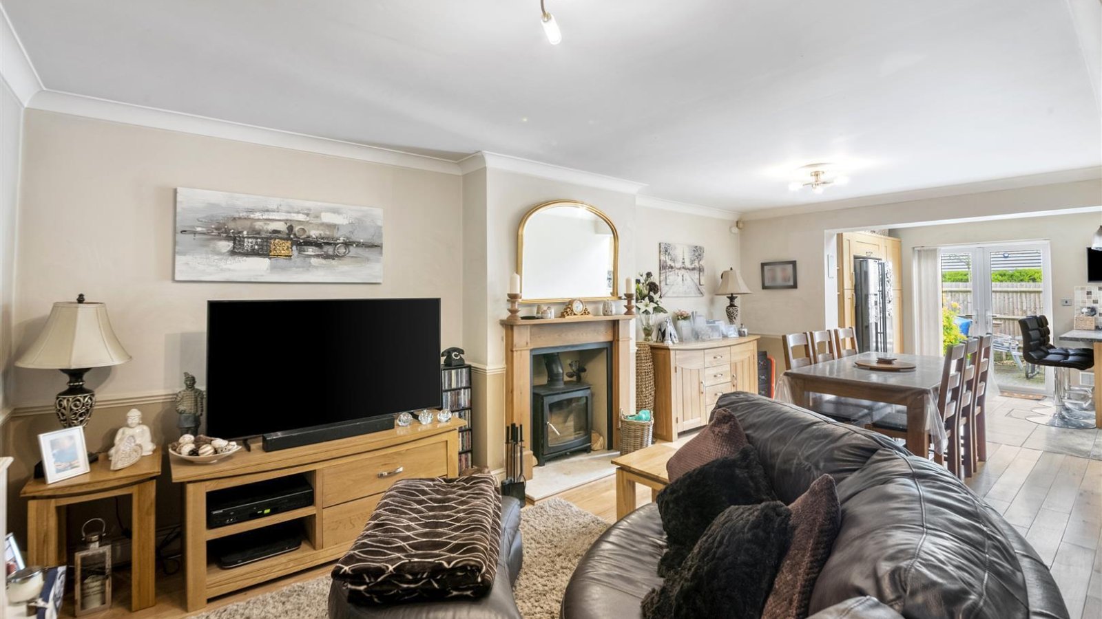 3 bedroom property for sale in Andover Close, Uxbridge £525,000