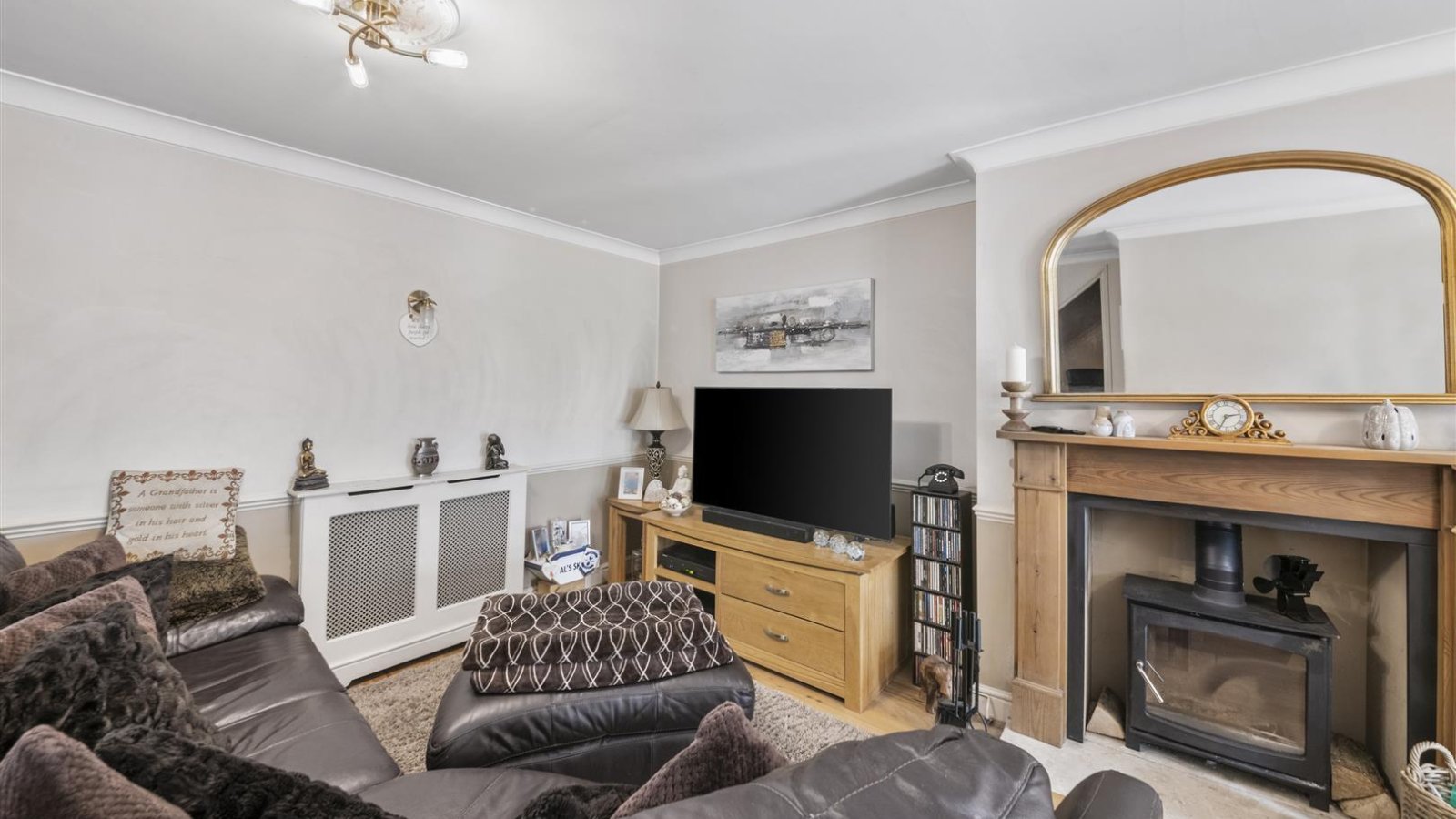 3 bedroom property for sale in Andover Close, Uxbridge £525,000