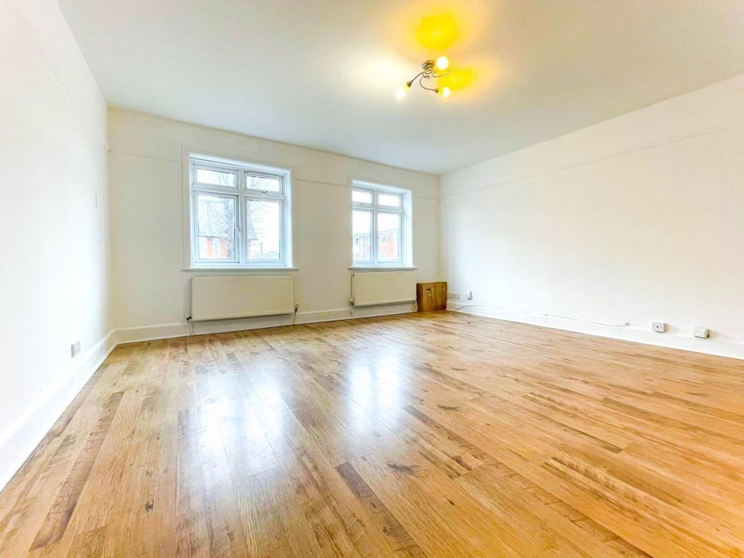 1 bedroom property to let in Christchurch Road, East